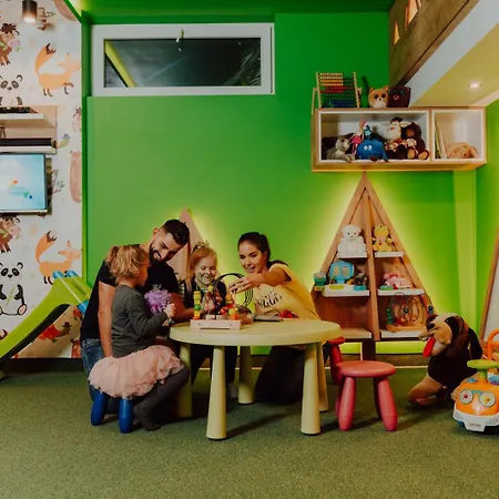 Helan Family & 扎科帕内