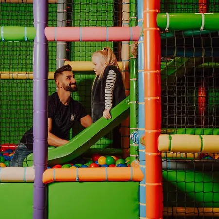 酒店 Helan Family & 4*