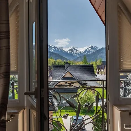 Helan Family & 酒店 4*