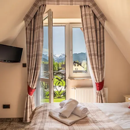 Helan Family & 酒店 4*