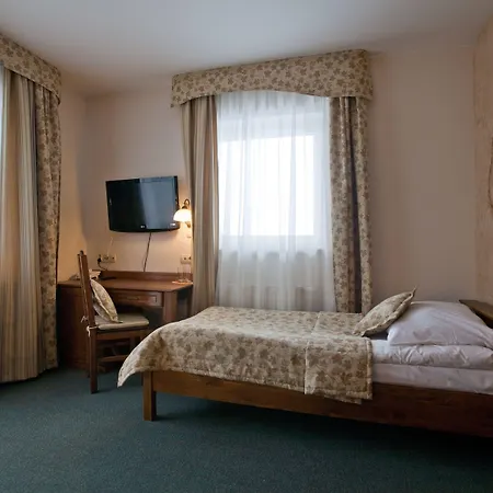 酒店 Helan Family & 4*