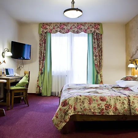 Helan Family & 酒店