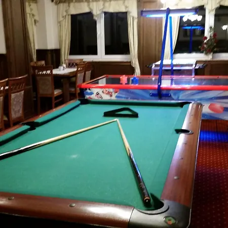 Helan Family & 酒店 4*