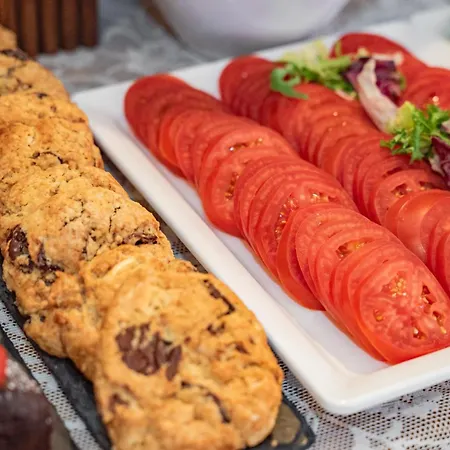 فندق Helan Family & زاكوباني