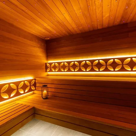 Helan Family & 酒店 4*